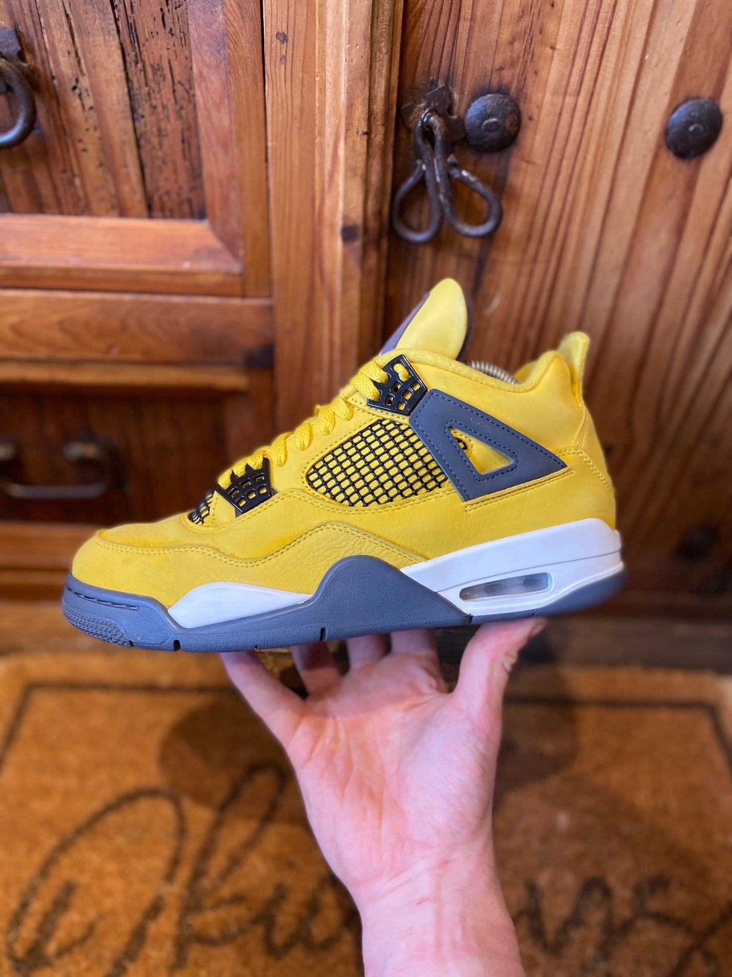 JORDAN 4 ‘LIGHTNING’ - UK 7.5