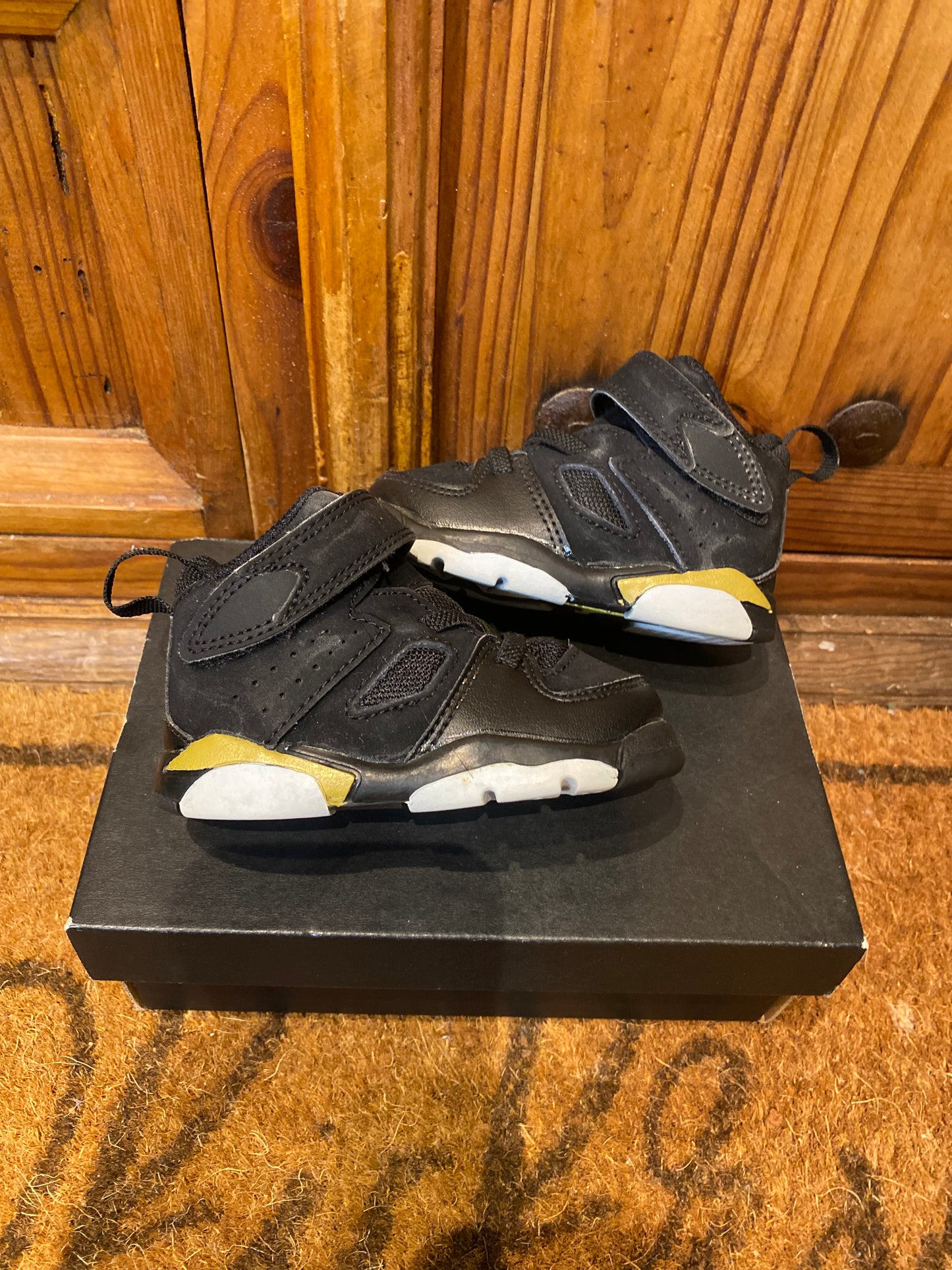 JORDAN FLIGHT 91’ ‘BLACK METALLIC GOLD’ - UK 3.5 TD