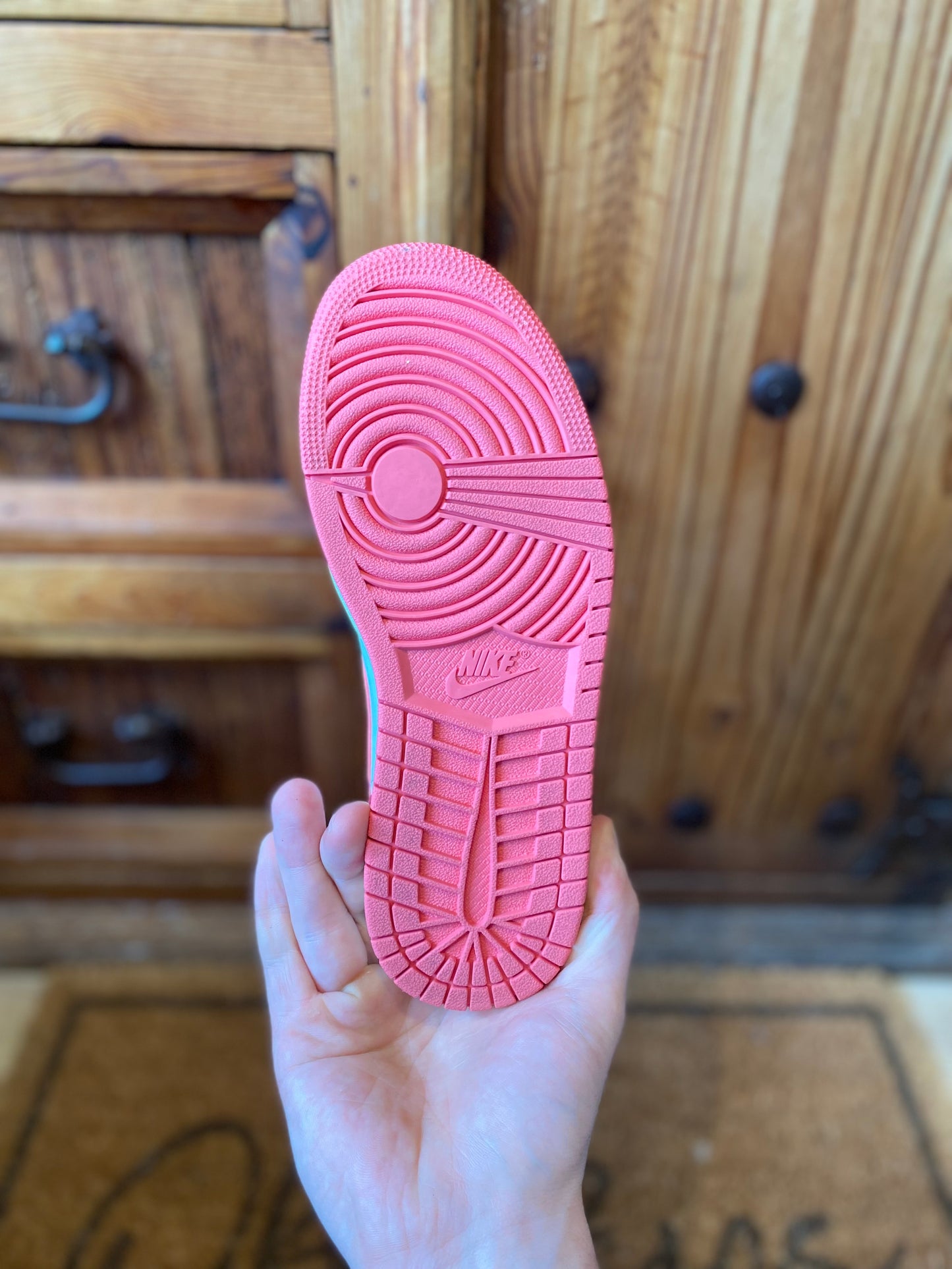 JORDAN 1 MID ‘STRAWBERRIES AND CREAM’ - UK 4