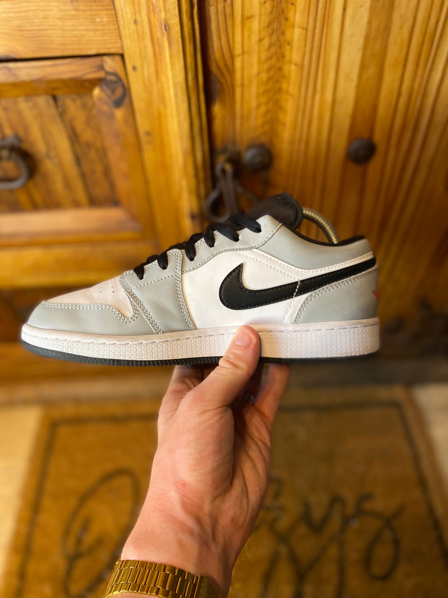 JORDAN 1 LOW ‘LIGHT SMOKE GREY’ - UK 6