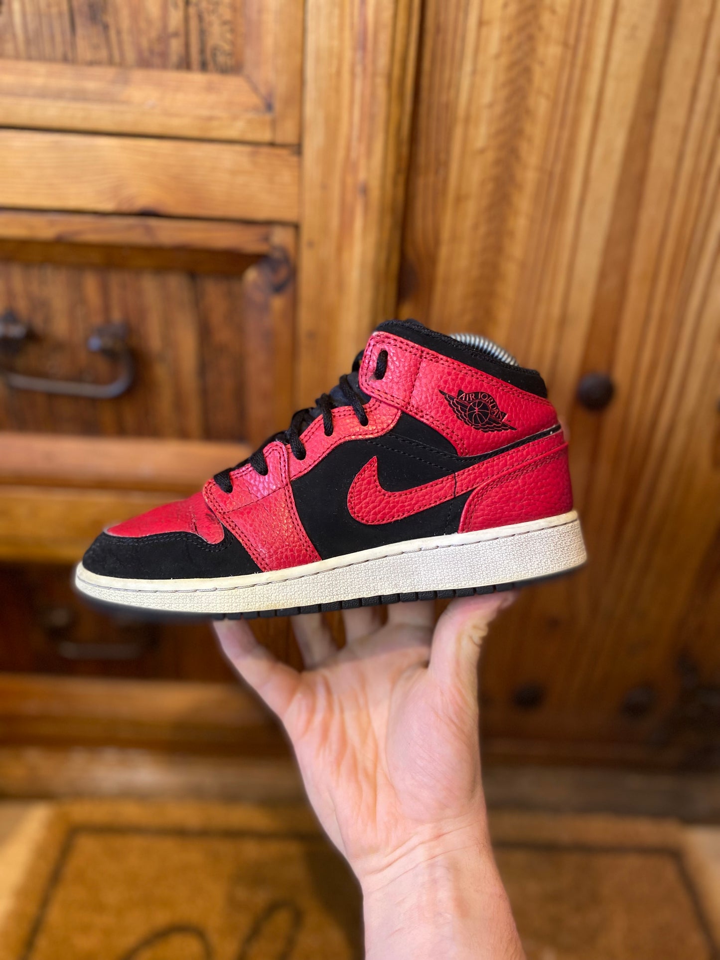 JORDAN 1 MID ‘REVERSE BRED’ - UK 4.5