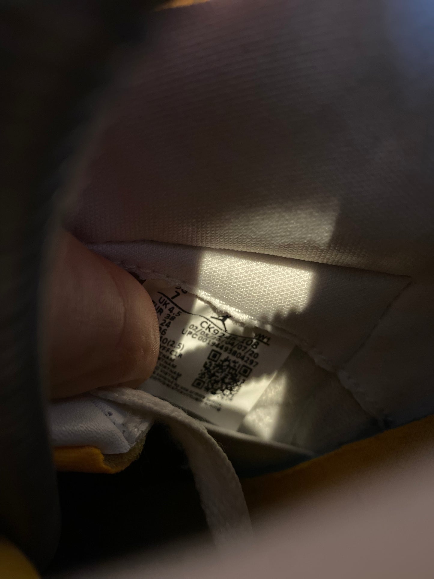 JORDAN 3 ‘LASER ORANGE’ - UK 4.5