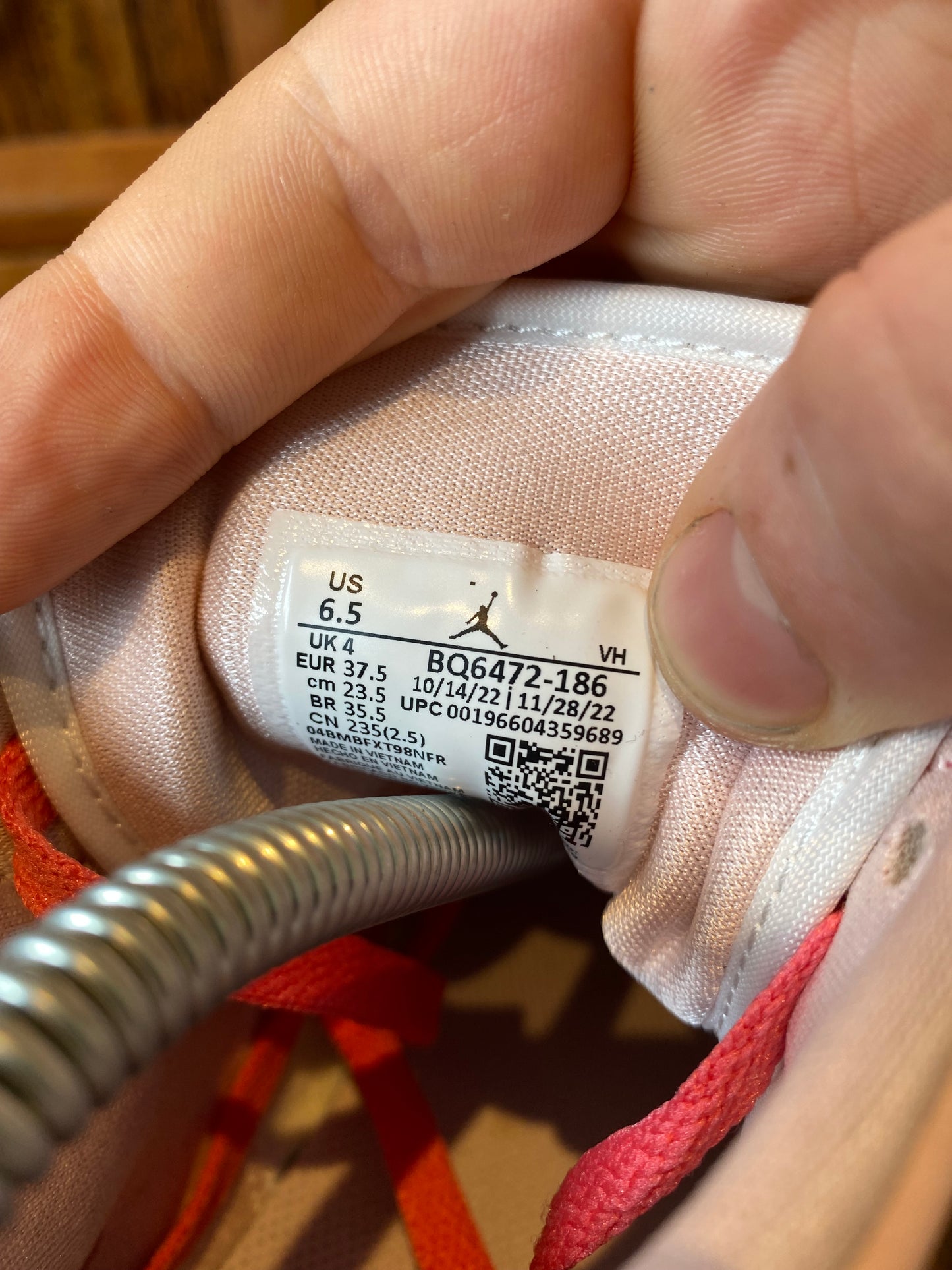JORDAN 1 MID ‘STRAWBERRIES AND CREAM’ - UK 4