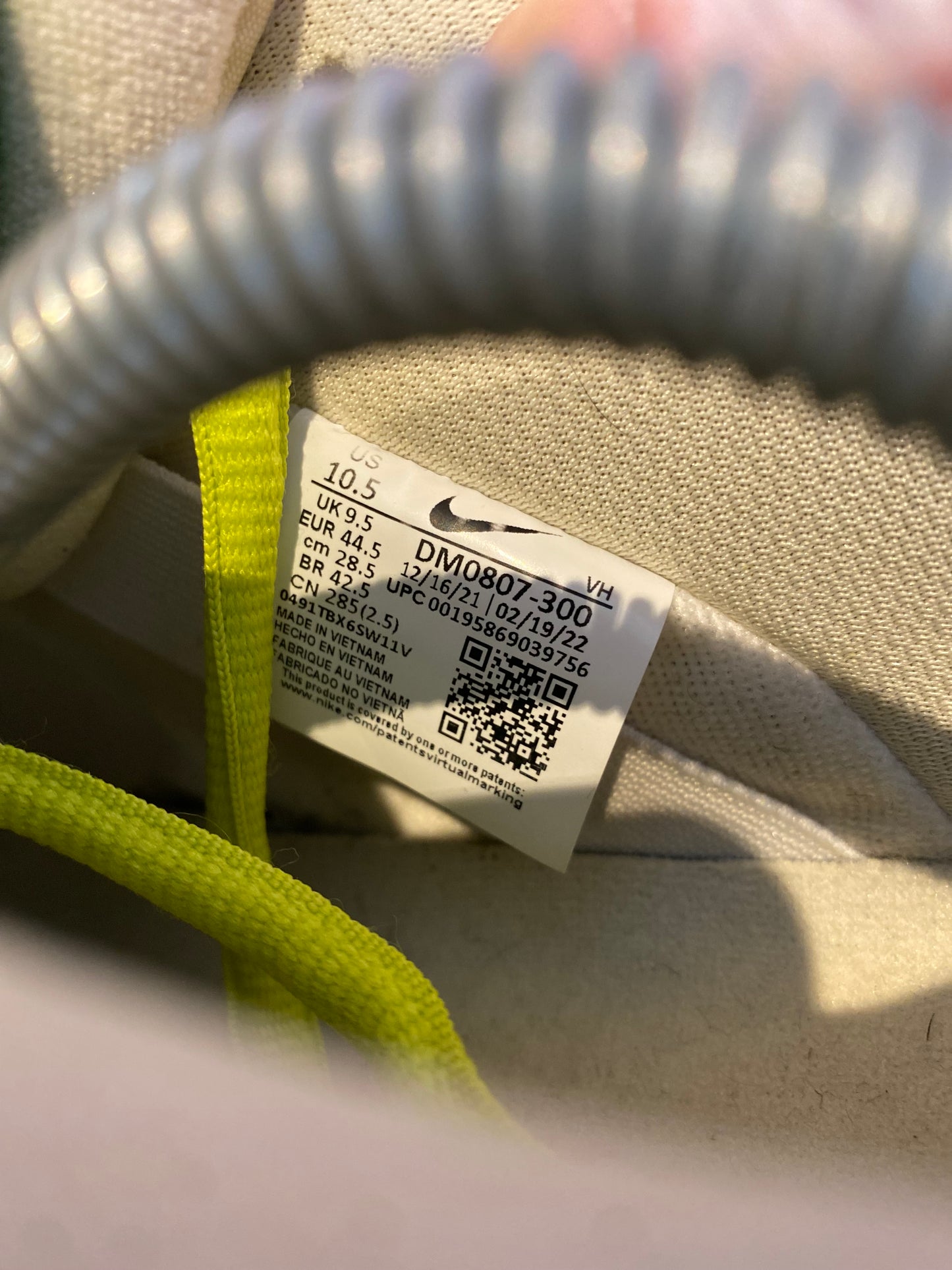 NIKE SB DUNK LOW ‘SOUR APPLE’ - UK 9.5