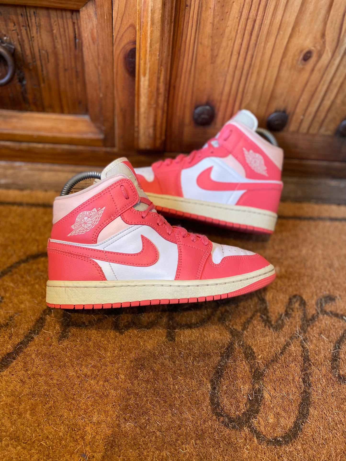 JORDAN 1 MID ‘STRAWBERRIES AND CREAM’ - UK 3