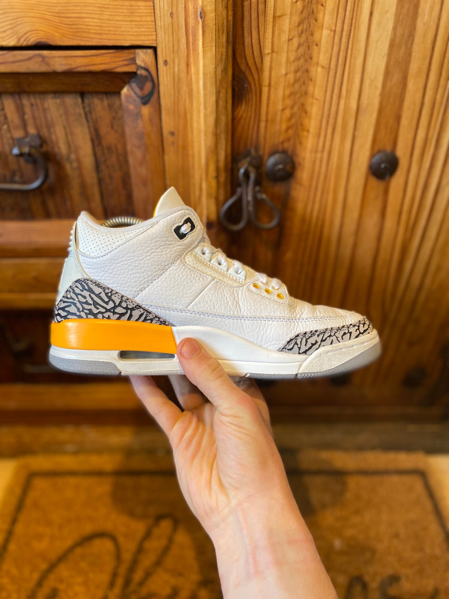 JORDAN 3 ‘LASER ORANGE’ - UK 6