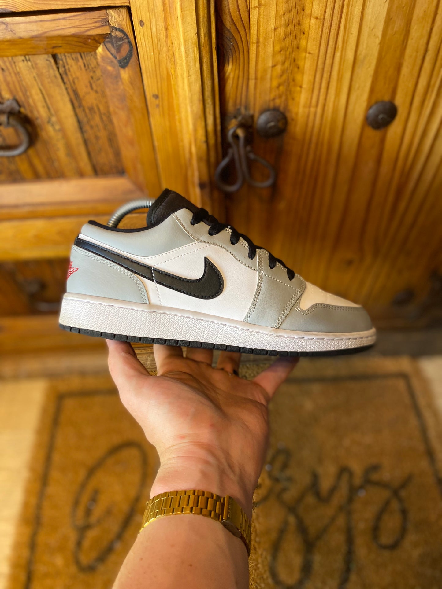 JORDAN 1 LOW ‘LIGHT SMOKE GREY’ - UK 6