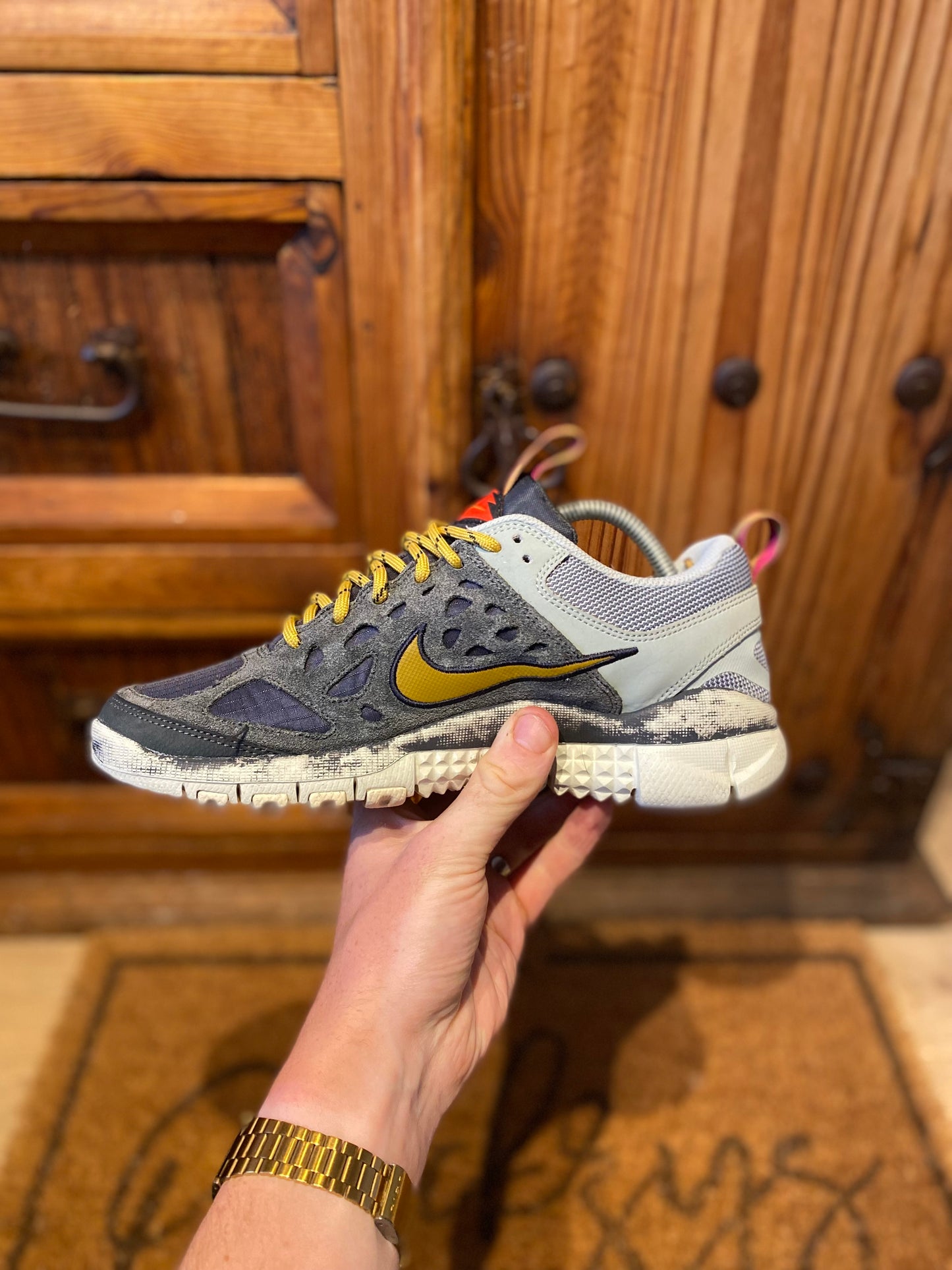 NIKE FREE RUN TRAIL ALBIS *SAMPLE PAIR’ - UK 8