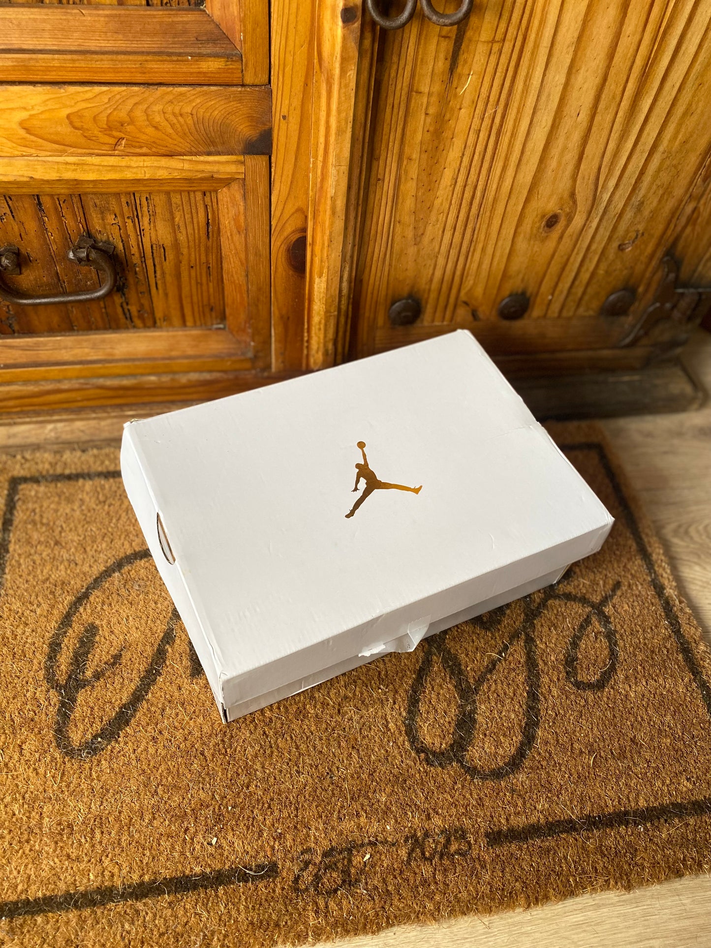 JORDAN 1 LOW ‘ARCTIC PINK GUM’ - UK 4.5