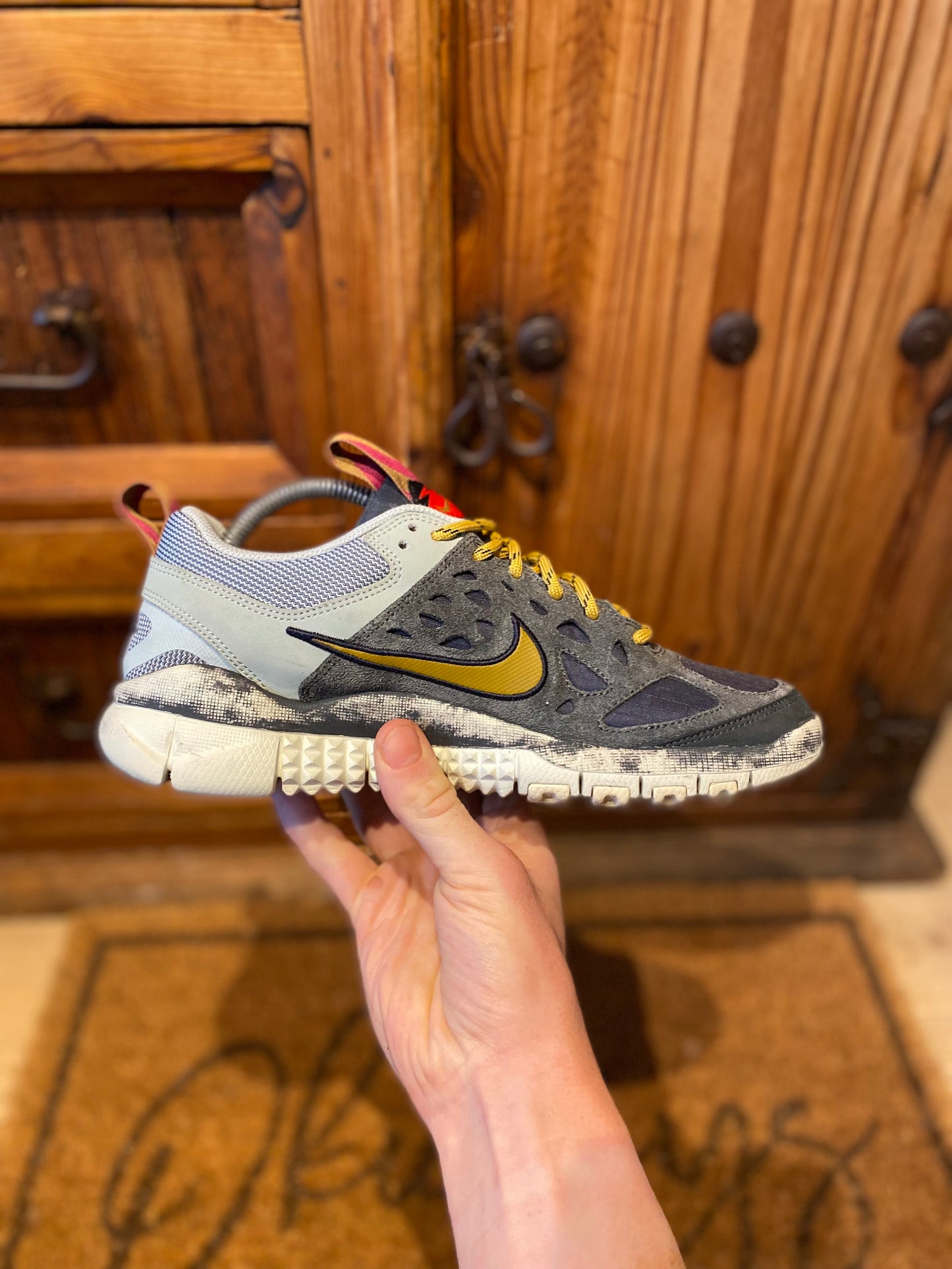 NIKE FREE RUN TRAIL ALBIS *SAMPLE PAIR’ - UK 8