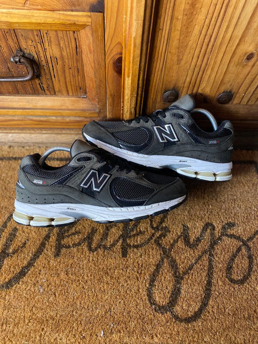 NEW BALANCE 2002R ‘BLACK GUNMETAL’ - UK 8