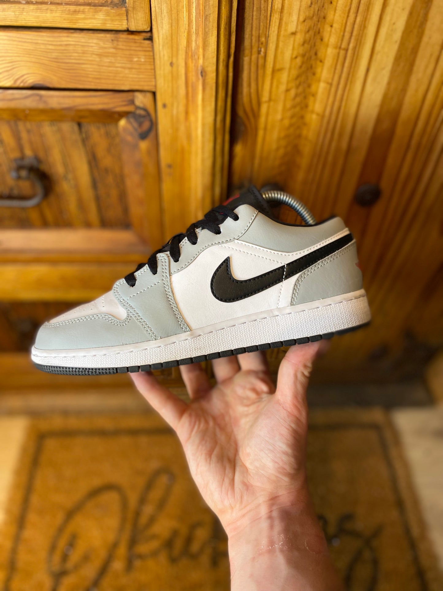 JORDAN 1 LOW ‘LIGHT SMOKE GREY’ - UK 6