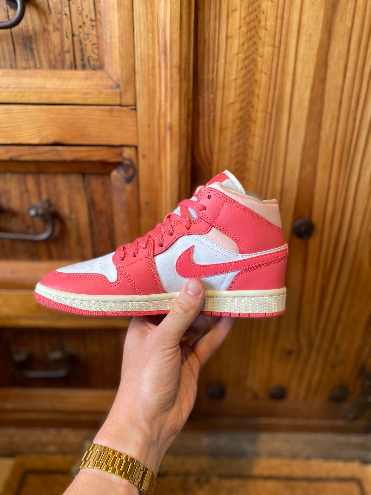 JORDAN 1 MID ‘STRAWBERRIES AND CREAM’ - UK 4