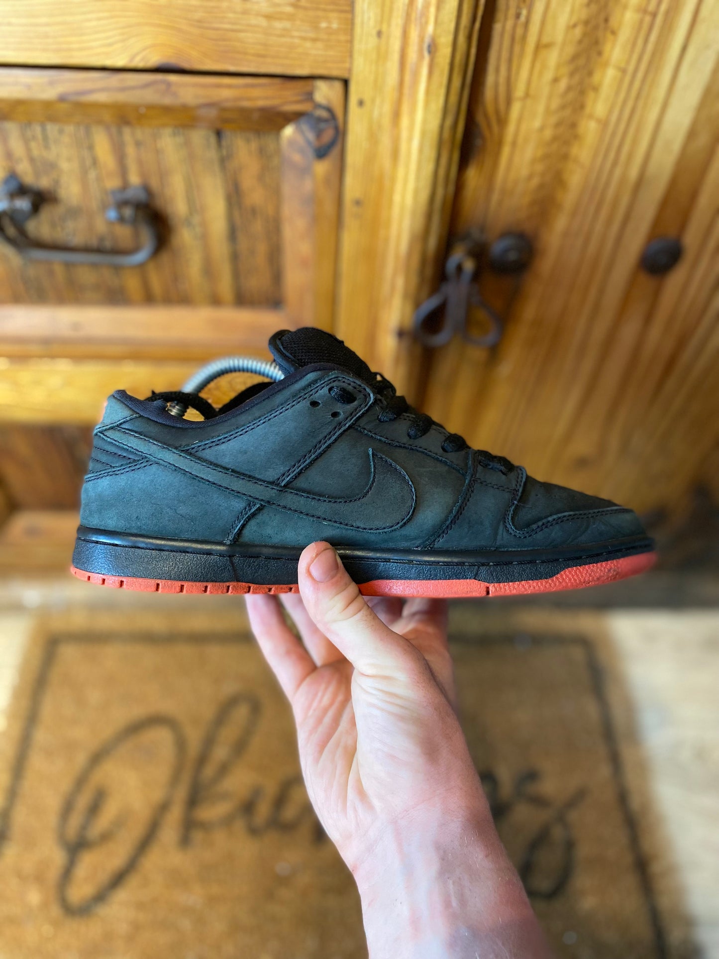NIKE SB DUNK LOW ‘BLACK PIGEON’ - UK 7.5