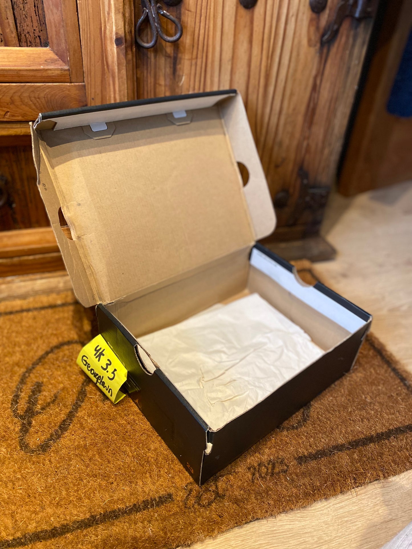 JORDAN 11 LOW ‘GEORGETOWN’ - UK 3.5