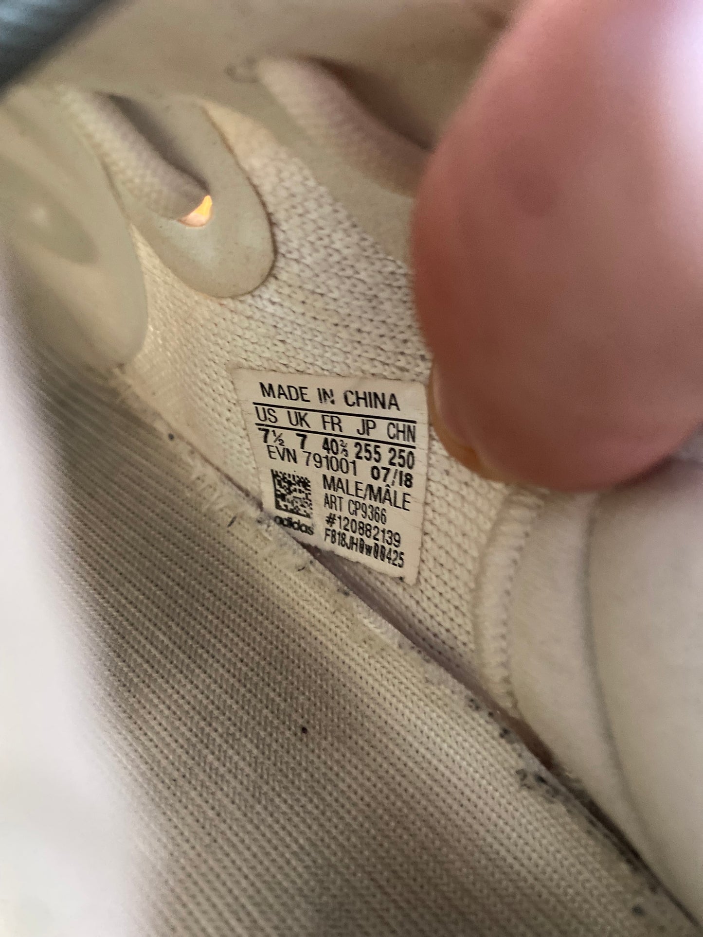 YEEZY 350 ‘CREAM’ - UK 7