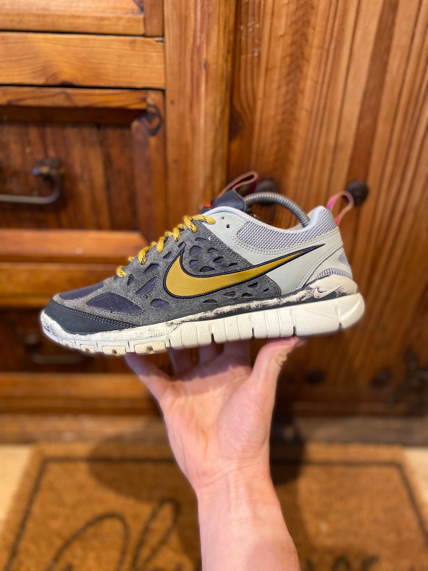 NIKE FREE RUN TRAIL ALBIS *SAMPLE PAIR’ - UK 8