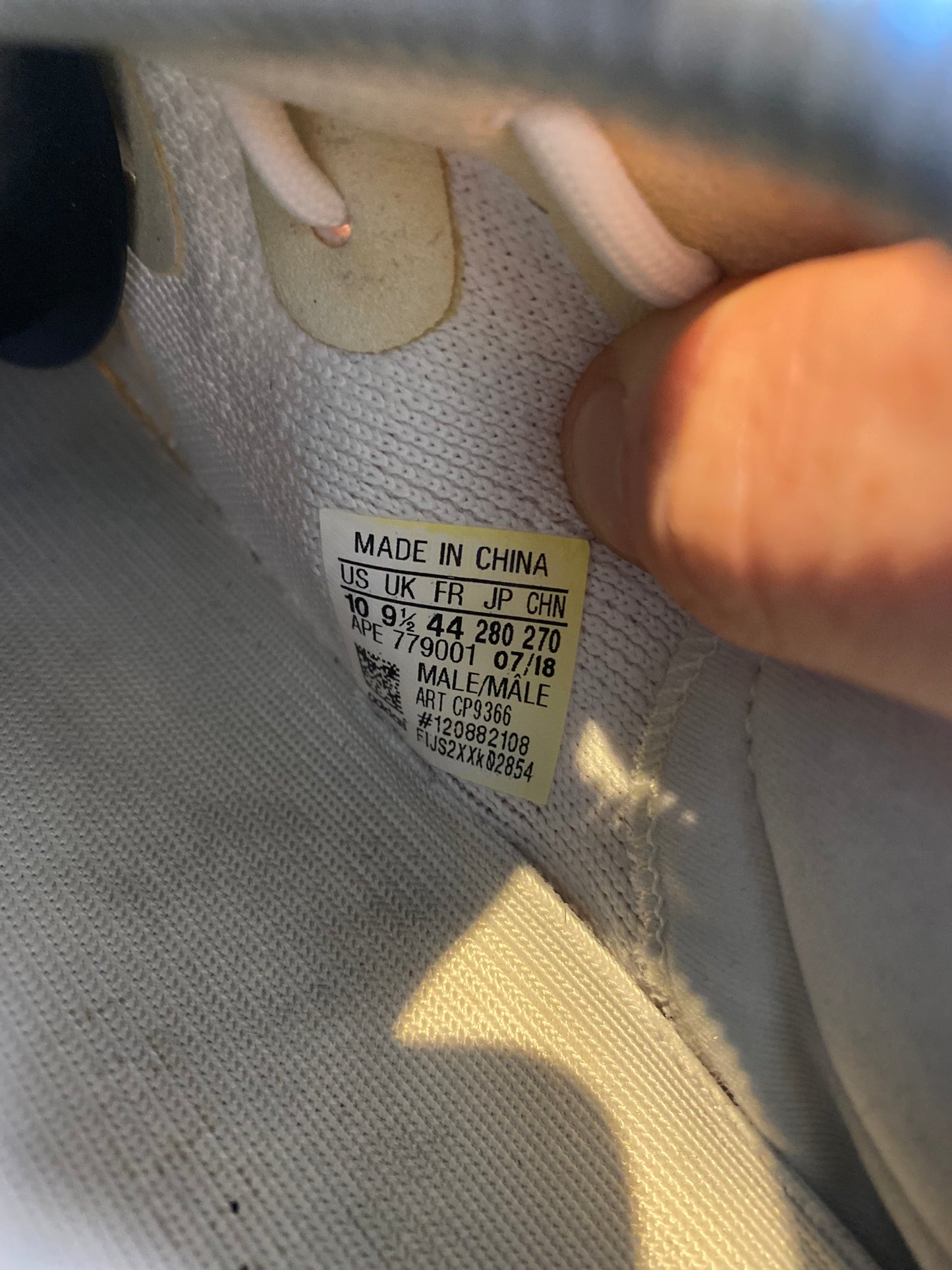 YEEZY BOOST 350 V2 ‘CREAM’ - UK 9.5