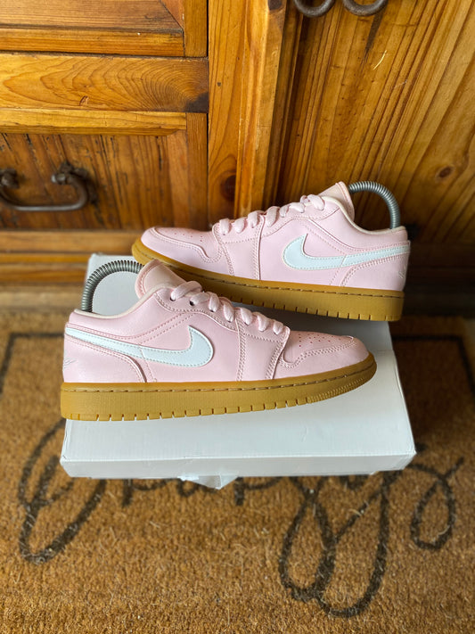 JORDAN 1 LOW ‘ARCTIC PINK GUM’ - UK 4.5
